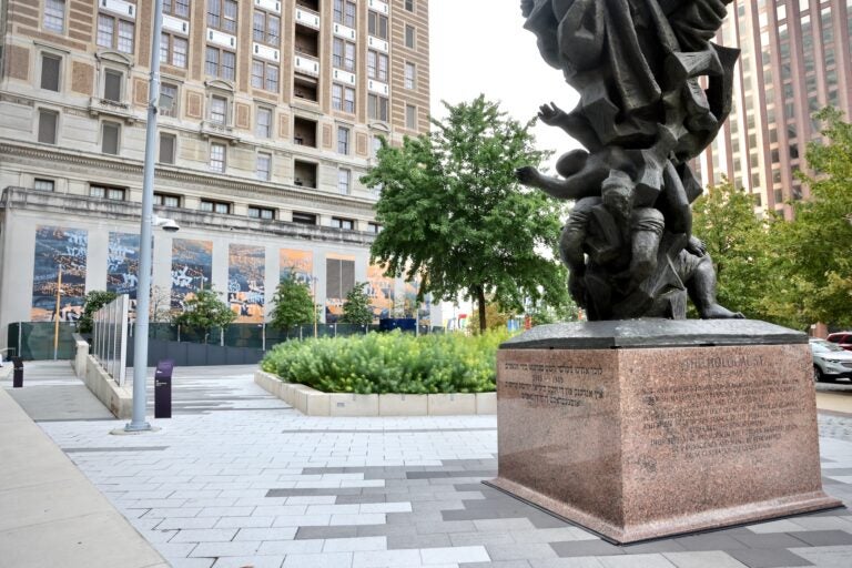 Ella Ponizovsky Bergelson's mural adjacent to the Horwitz-Wasserman Holocaust Memorial Plaza