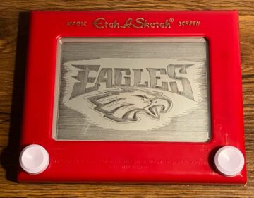 The logo of the Philadelphia Eagles created in an Etch-A-Sketch