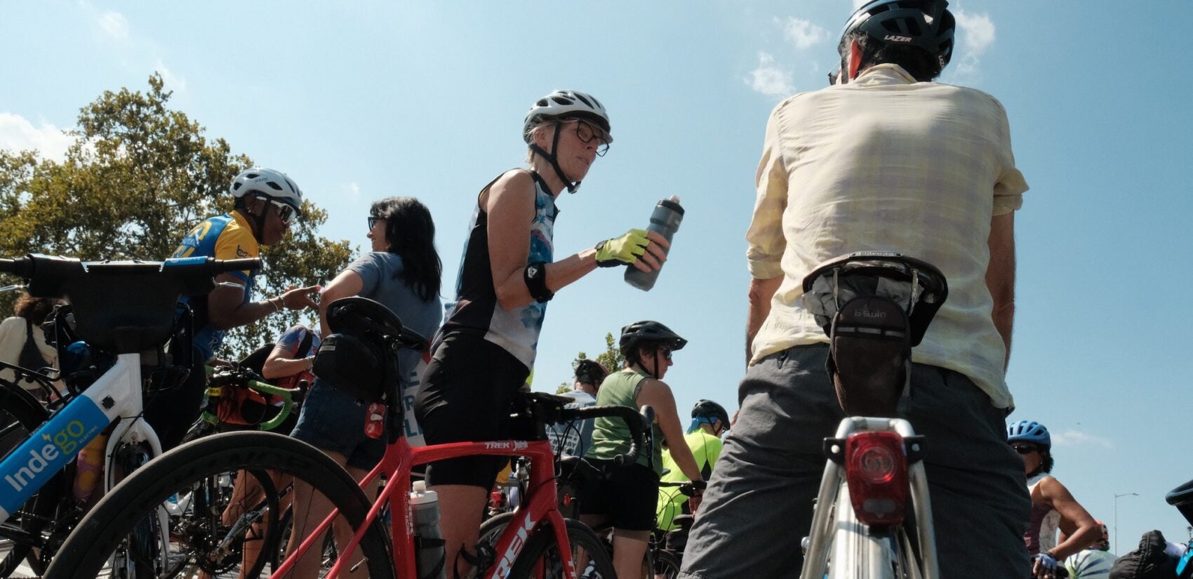 Bicyclists and advocates at the ribbon cutting