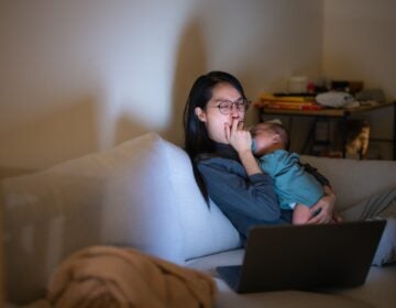 Some mothers wish to return to work as soon as possible, while others prefer to stay home and care for their children; their reasons for these choices differ greatly.